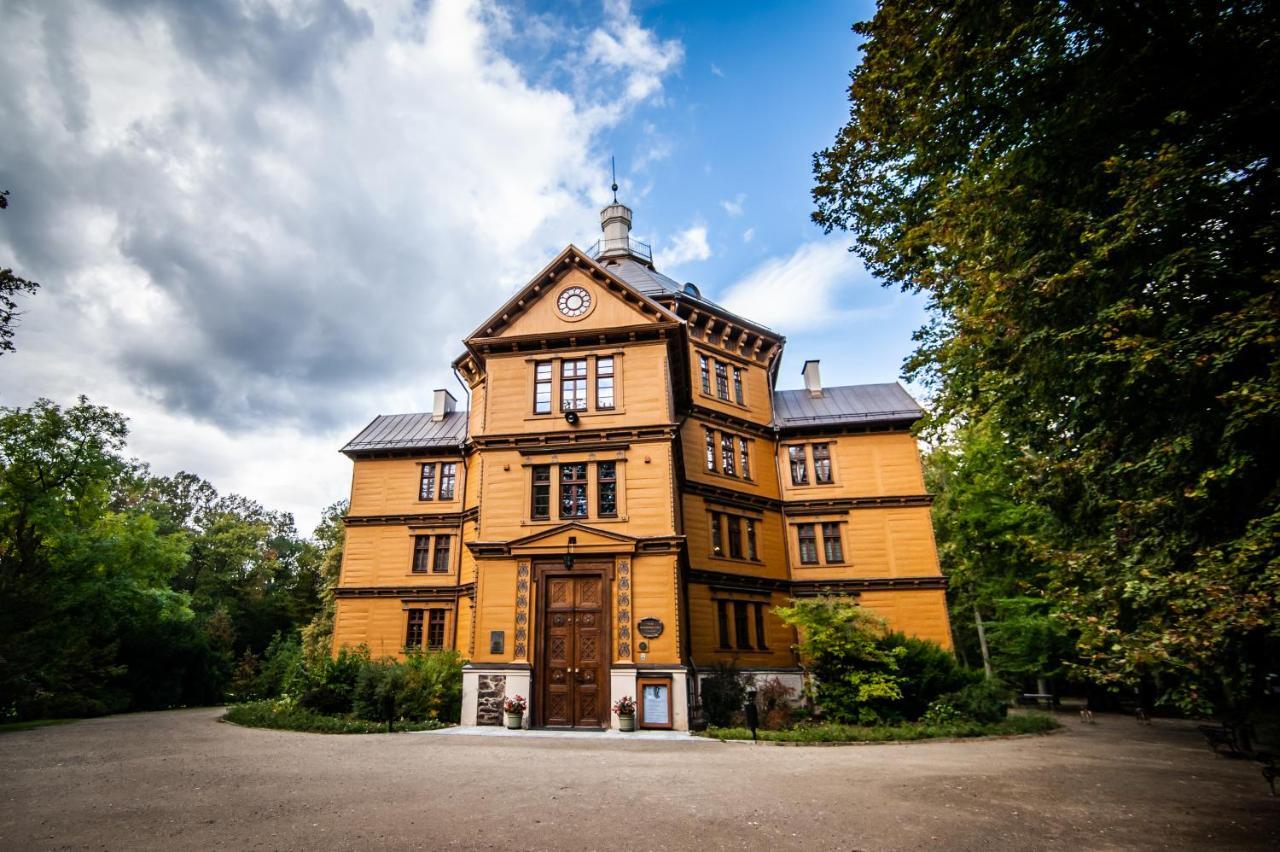 Palac Mysliwski W Antoninie Exterior photo