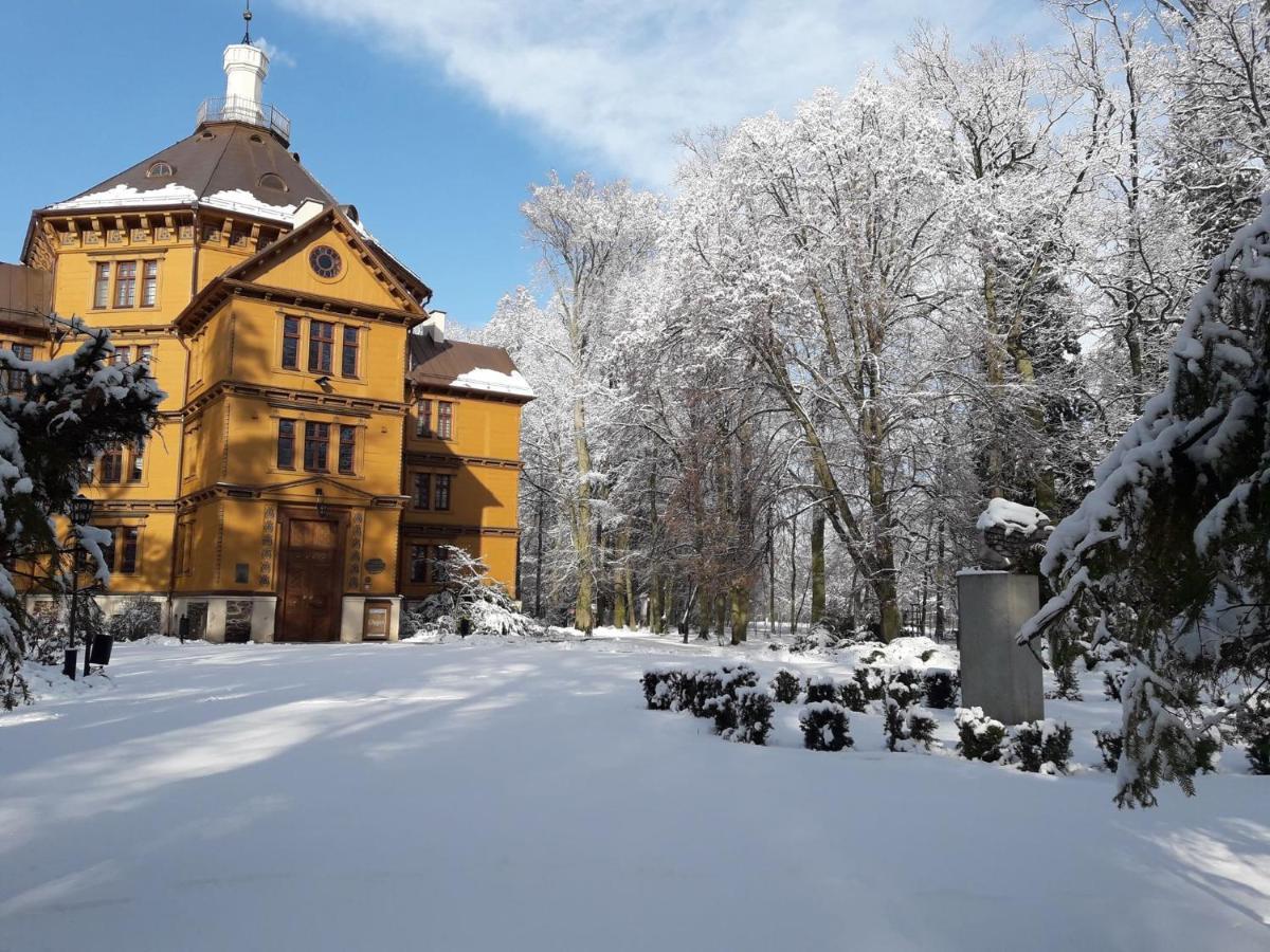 Palac Mysliwski W Antoninie Exterior photo